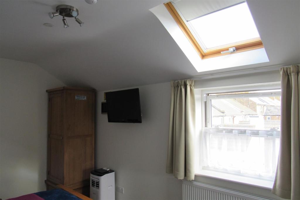 Additional image 18 of Central Parade, Herne Bay