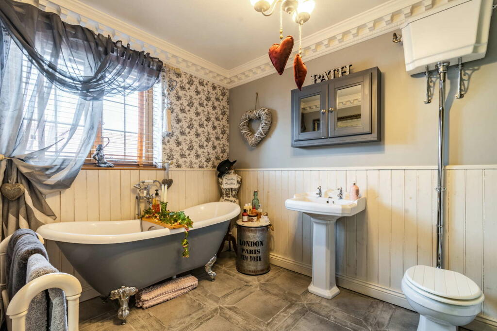Additional image 31 of Luxury Home On Weston Lane, Bulkington, CV12 9RX