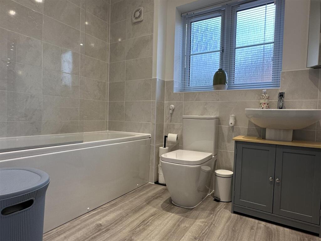 Additional image 15 of Devis Drive, Kenilworth ** QUIET LOCATION **