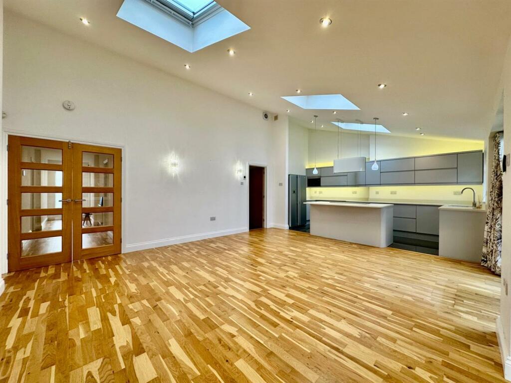 Additional image 5 of Farmer Ward Road, Kenilworth