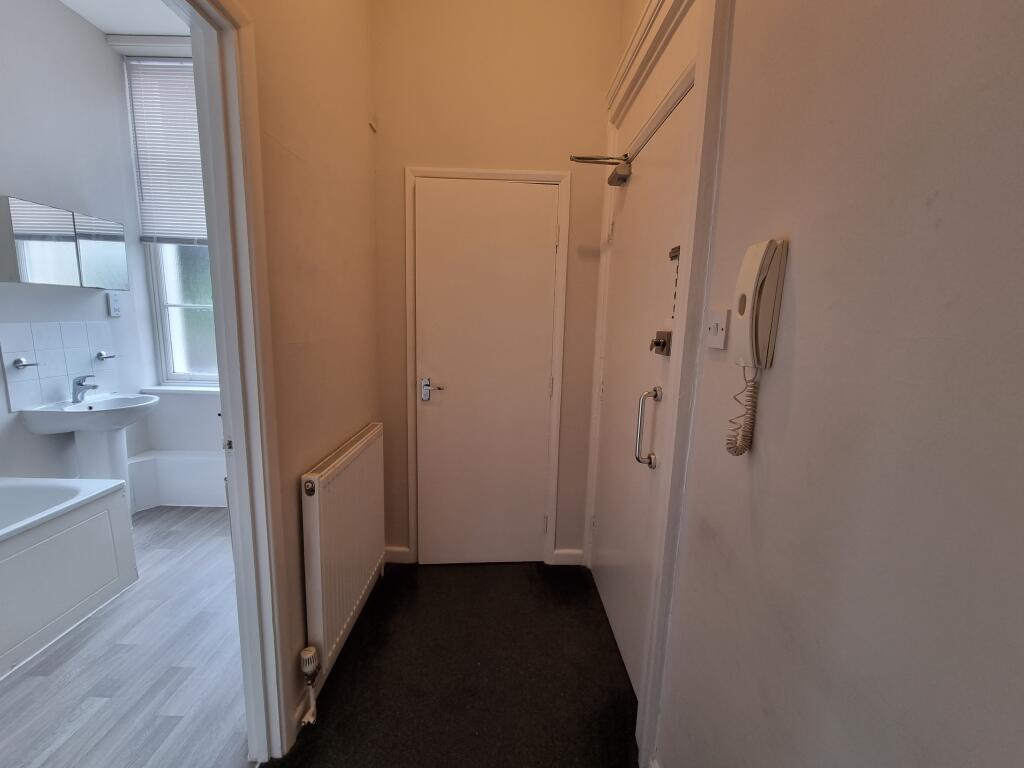 Additional image 6 of Flat 2, 4 Beauchamp Hill, Leamington Spa