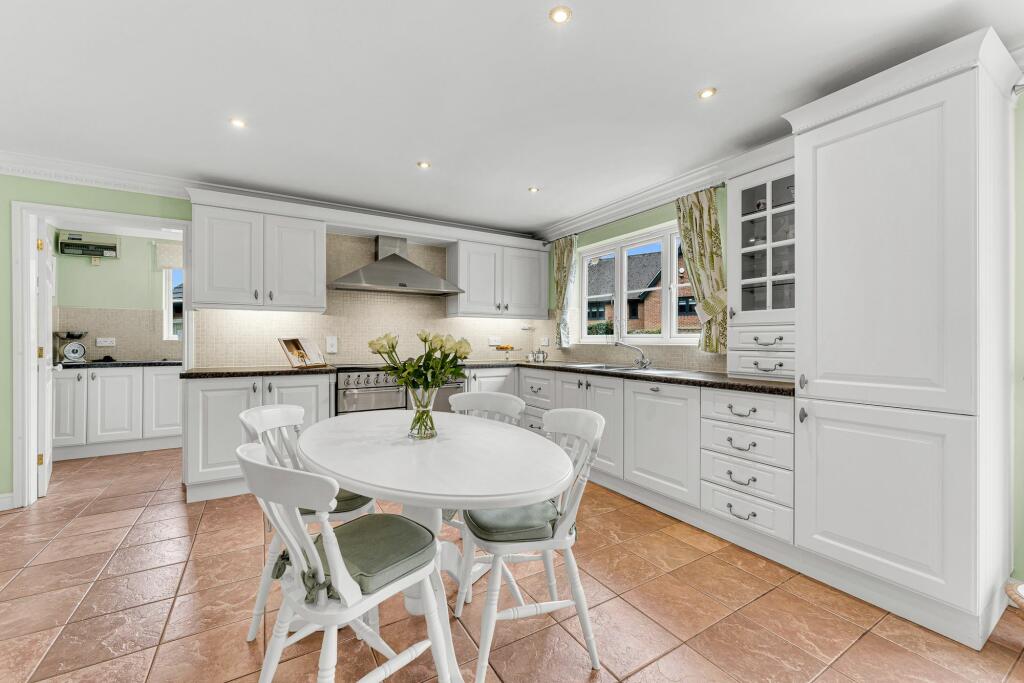 Additional image 15 of Spacious, 5 Bedroom home near the Whitegate Way