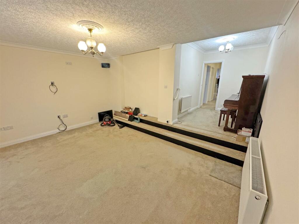 Additional image 4 of Lakin Road, Warwick