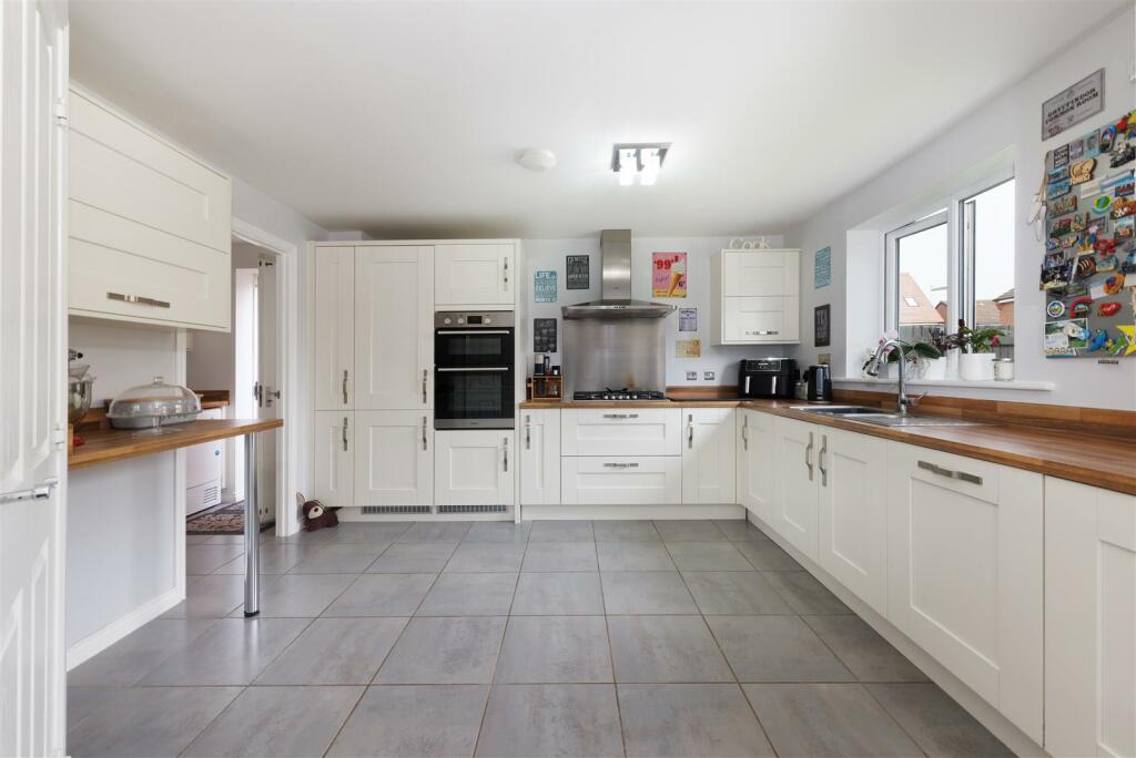 Additional image 8 of Brackley Crescent, Warwick