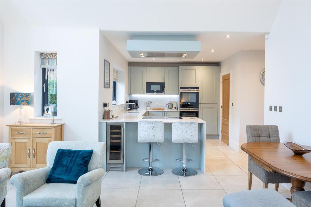 Additional image 7 of Elmdon Close, Snitterfield, Stratford-upon-Avon