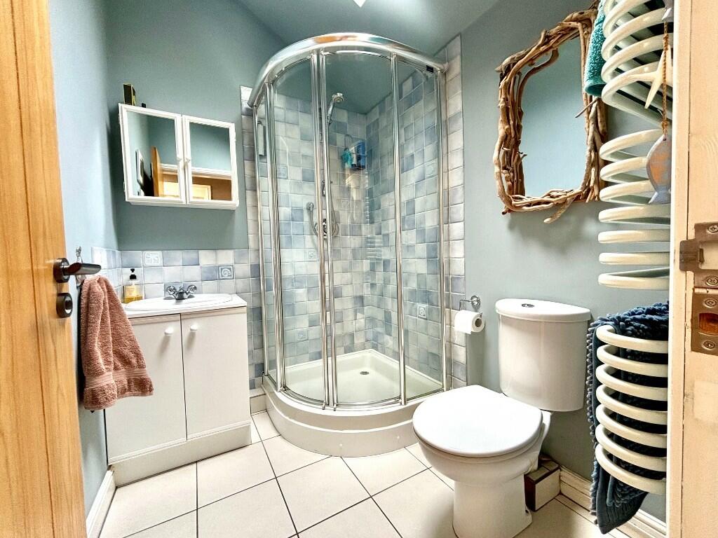 Additional image 12 of Lea Shaw, DE4