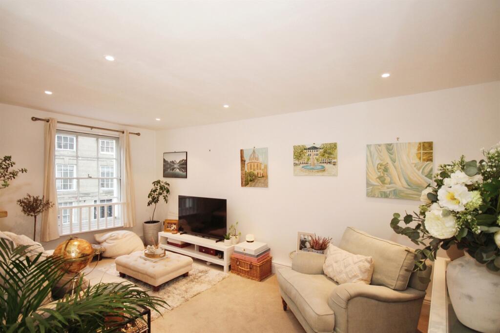 Additional image 2 of Neville Court, Jury Street, Warwick