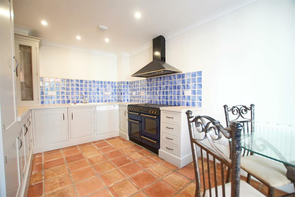 Additional image 6 of Neville Court, Jury Street, Warwick