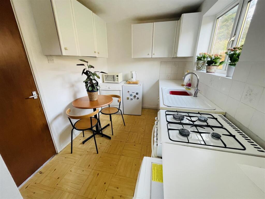 Additional image 4 of Salisbury Drive, Nuneaton
