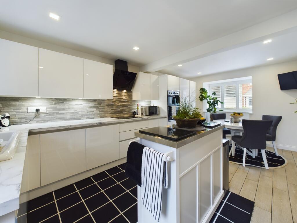 Additional image 4 of Persian Close, City Point