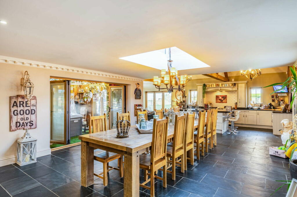 Additional image 52 of Luxury Home On Weston Lane, Bulkington, CV12 9RX