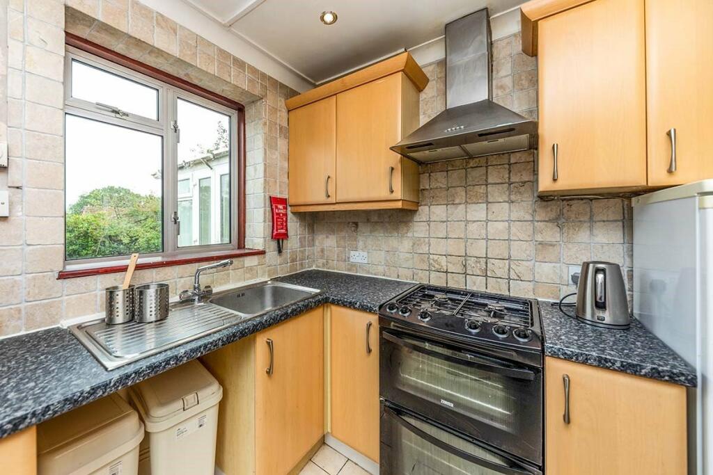 Glen Iris Avenue, Canterbury, CT2