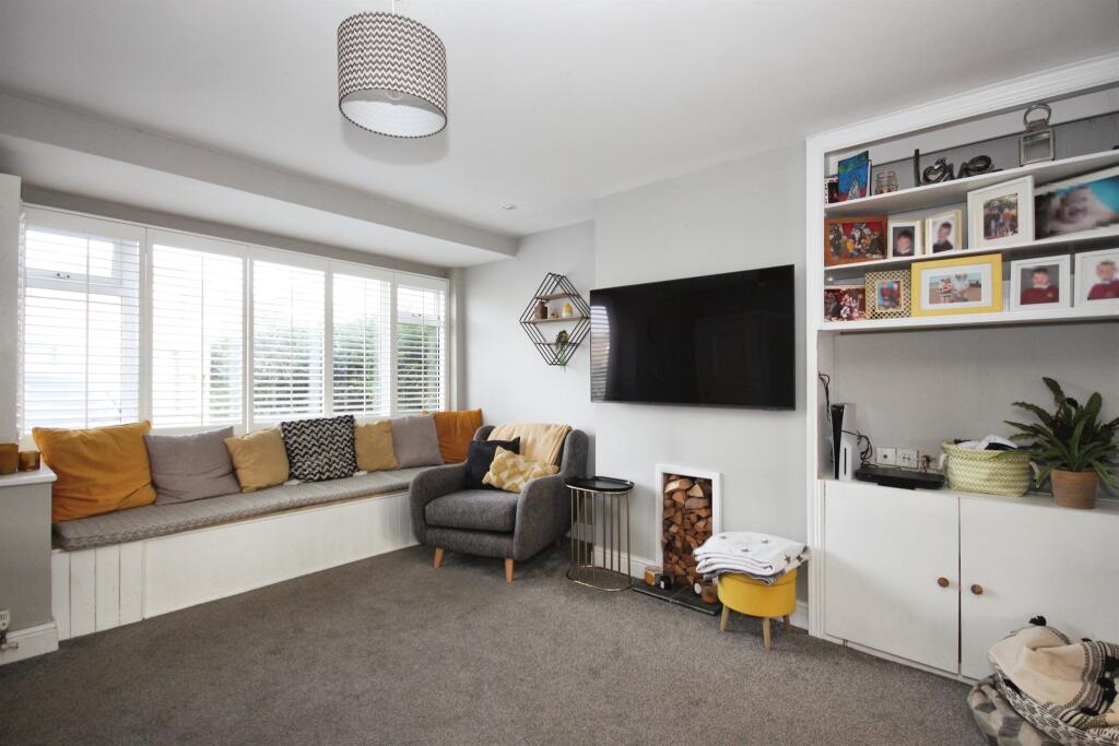 Additional image 7 of Dale Close, Warwick