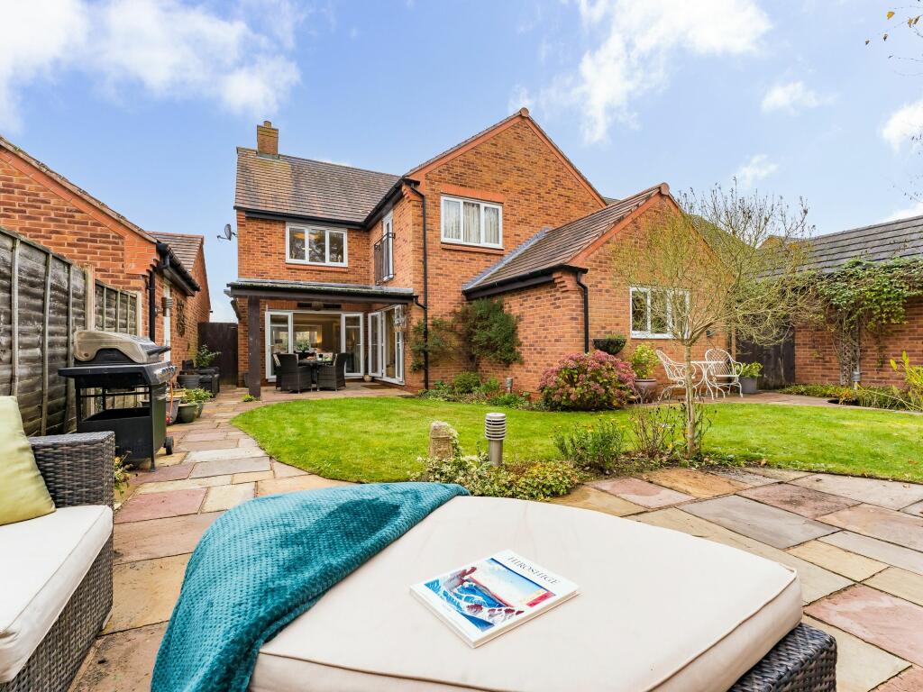 Additional image 7 of Spacious Cuddington family home