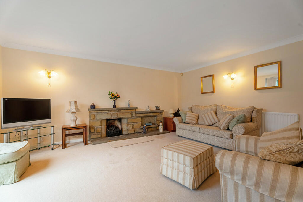 Additional image 13 of Queens Close, Harbury, Warwickshire CV33 9JJ