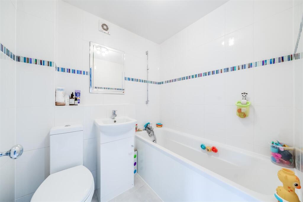 Additional image 16 of Alfriston Close, Braeburn Park, Dartford, Kent