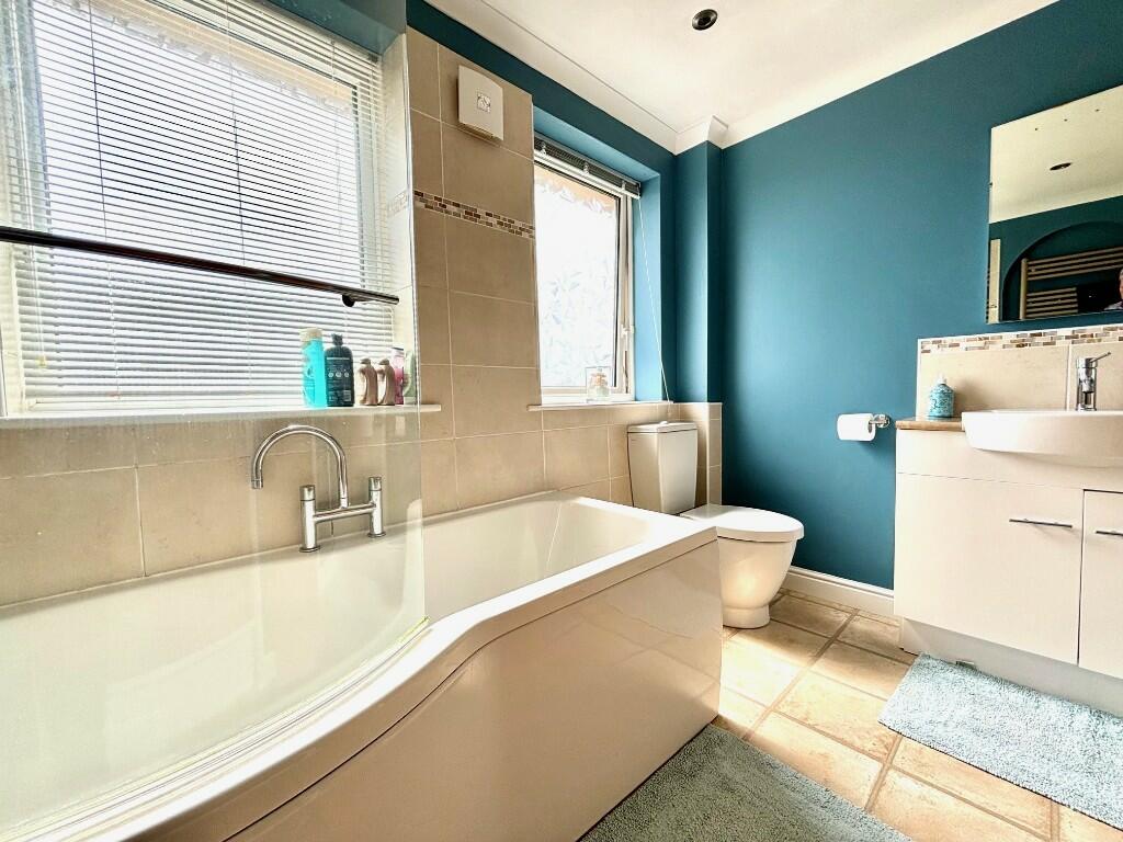 Additional image 20 of Lea Shaw, DE4