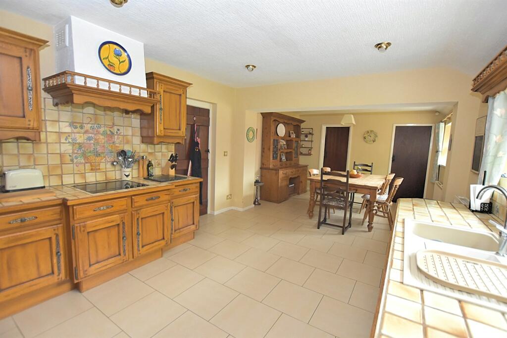 Additional image 4 of Holmes Chapel Road, Somerford, Congleton