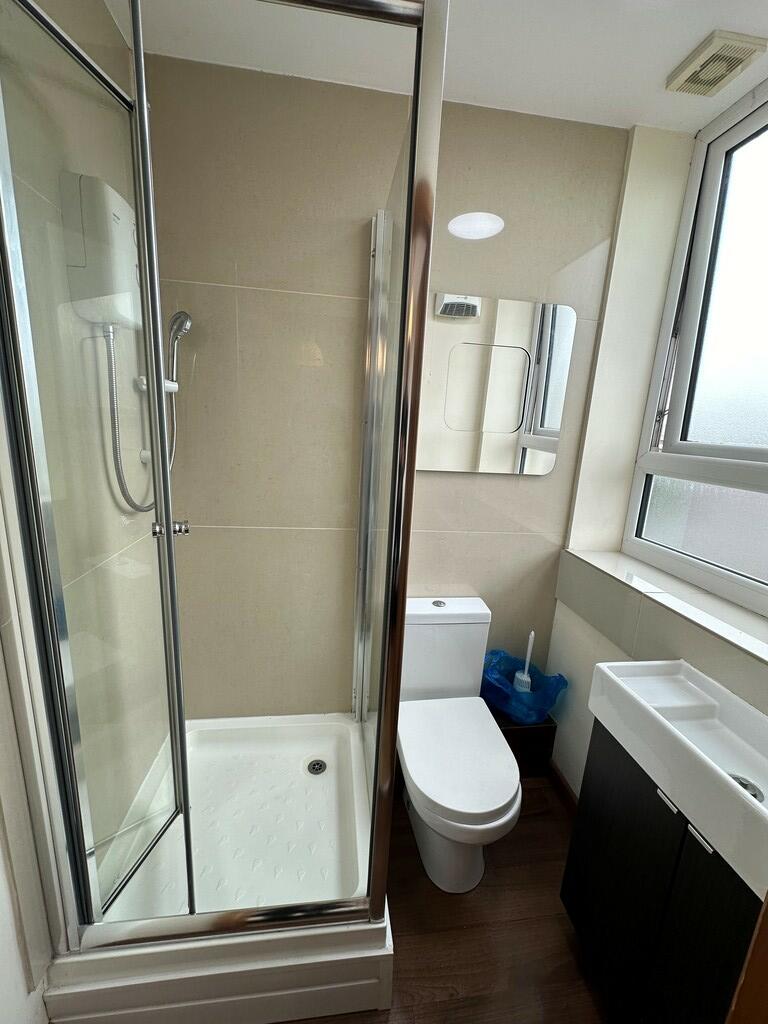 Additional image 9 of Queens Road Room 15