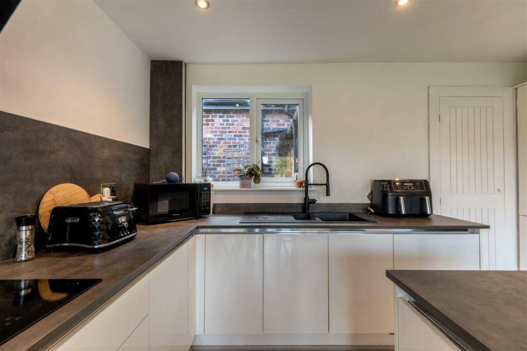 Additional image 5 of A charming 3 bedroom cottage with 2 bedroom annex in Alpraham