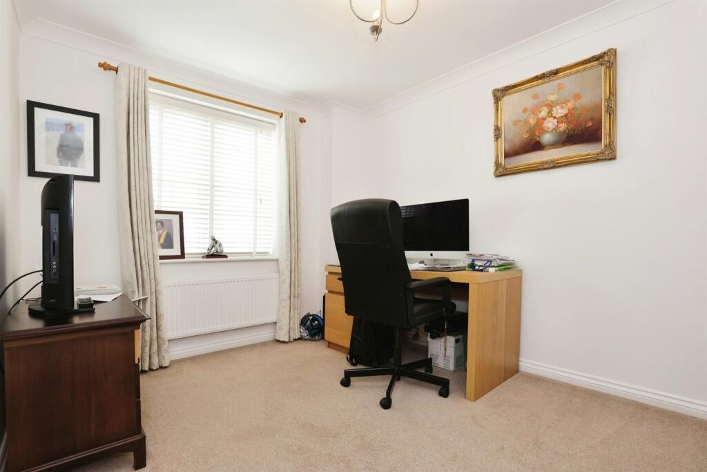 Additional image 6 of Avocet Close, RUGBY