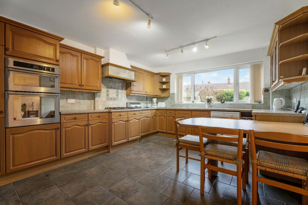 Additional image 8 of Queens Close, Harbury, Warwickshire CV33 9JJ