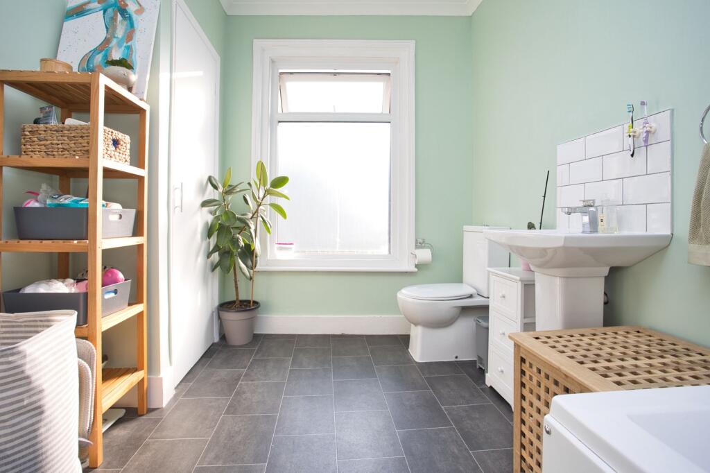 Additional image 9 of Fernbank Crescent, Folkestone, CT19