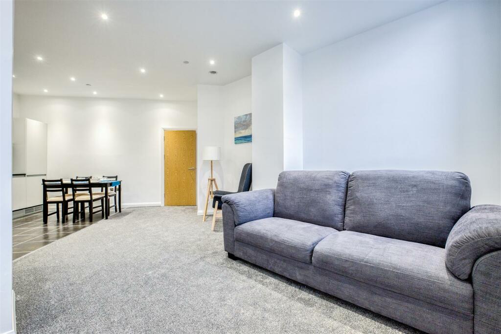 Additional image 9 of The Co-operative, Corporation Street, Coventry  ** BEAUTIFUL THROUGHOUT **