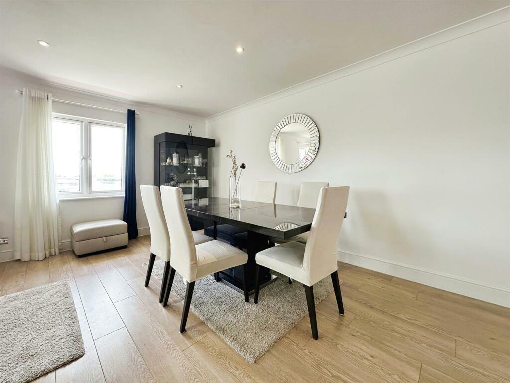 Additional image 23 of Andrews Close, Warwick