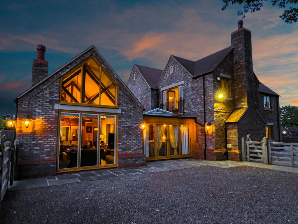Additional image 5 of Luxury Home On Weston Lane, Bulkington, CV12 9RX