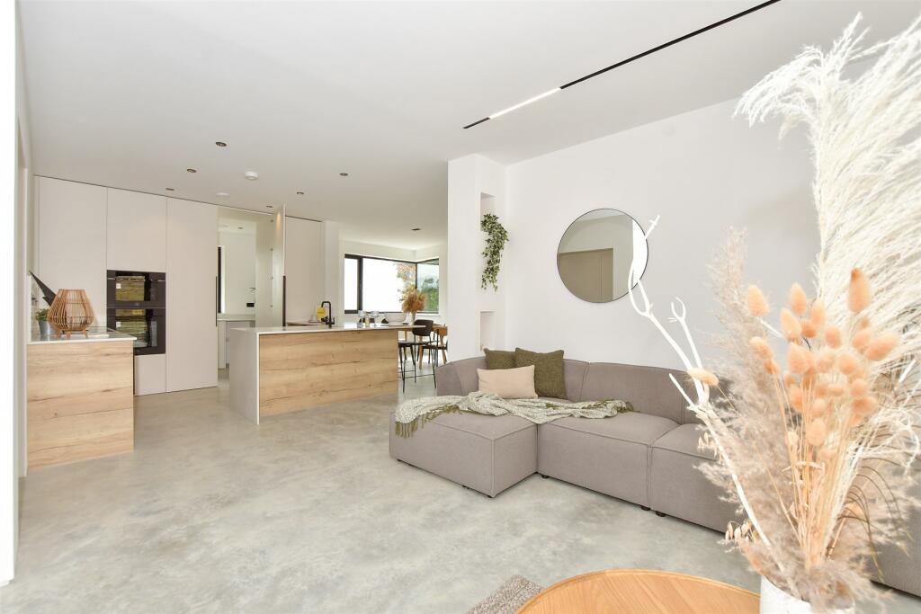 Additional image 3 of Sevue, Naildown Road, Hythe, Kent