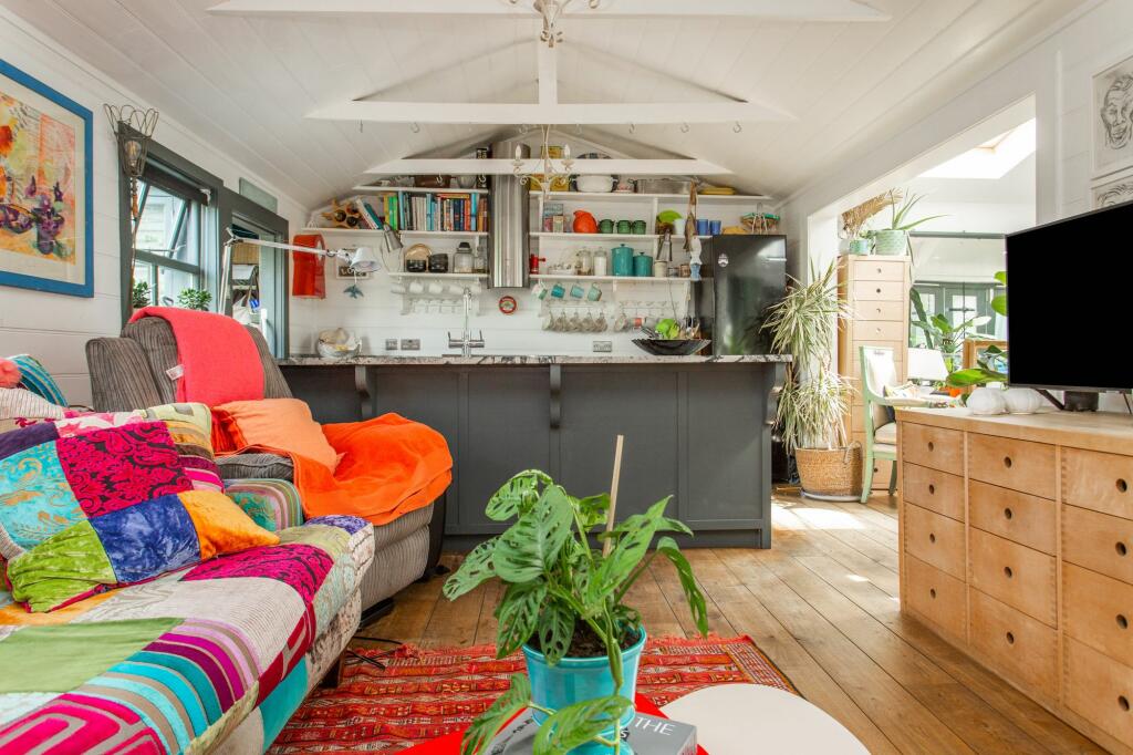 Additional image 3 of Island Wall, Whitstable, CT5