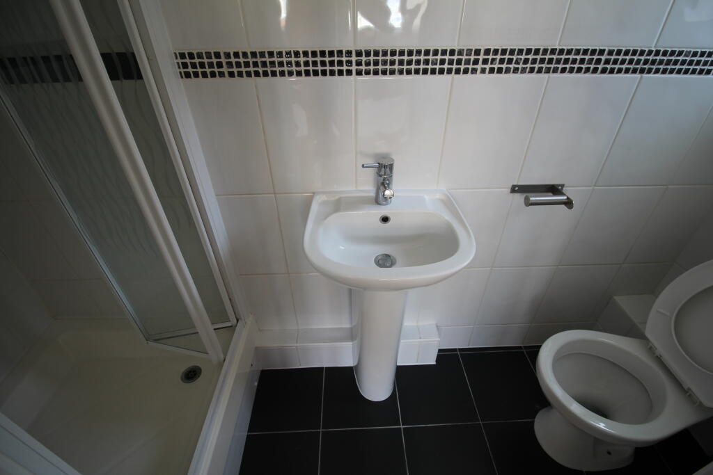 Additional image 4 of Flat 1, 10 Llewellyn Road, Leamington Spa