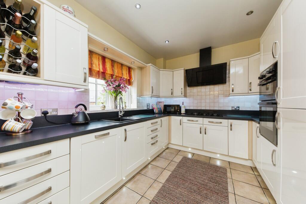 Additional image 3 of Wychwood Park, Weston, Crewe, Cheshire, CW2