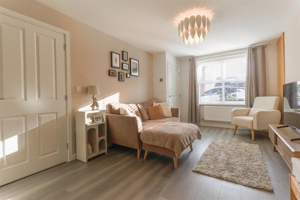 Additional image 4 of Meadow Drive, Long Itchington, Southam
