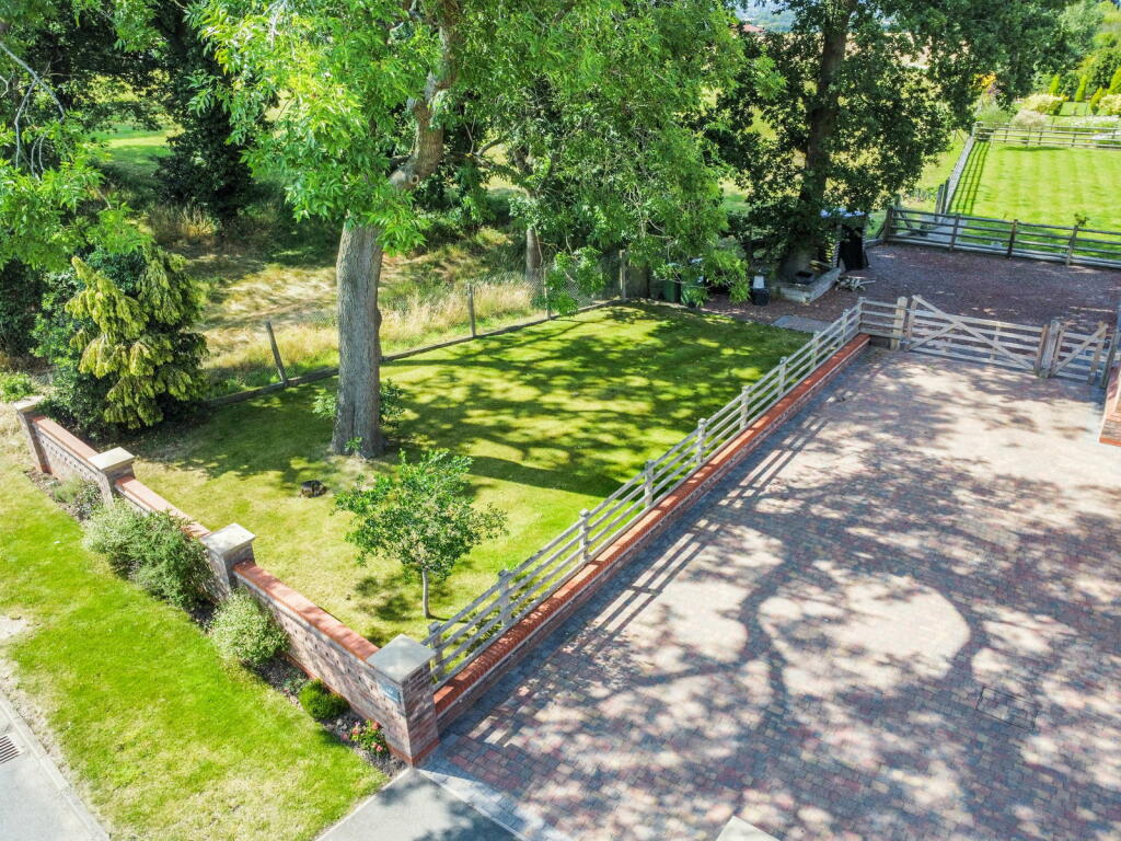 Additional image 46 of Luxury Home On Weston Lane, Bulkington, CV12 9RX