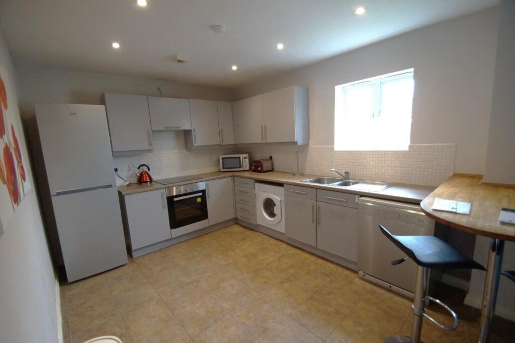 Additional image 2 of 27 Farrier Close, Pity Me