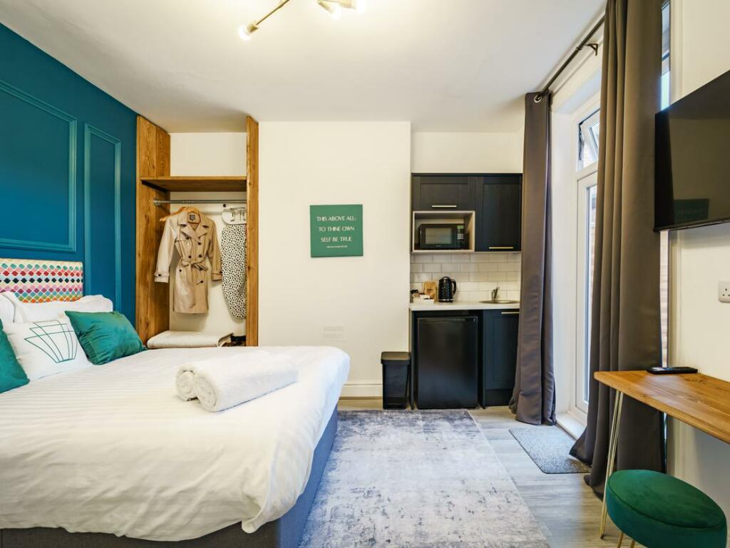 Additional image 8 of Emerald Stays at The Adelphi, 39 Grove Road, Stratford-upon-Avon, CV37 6PB