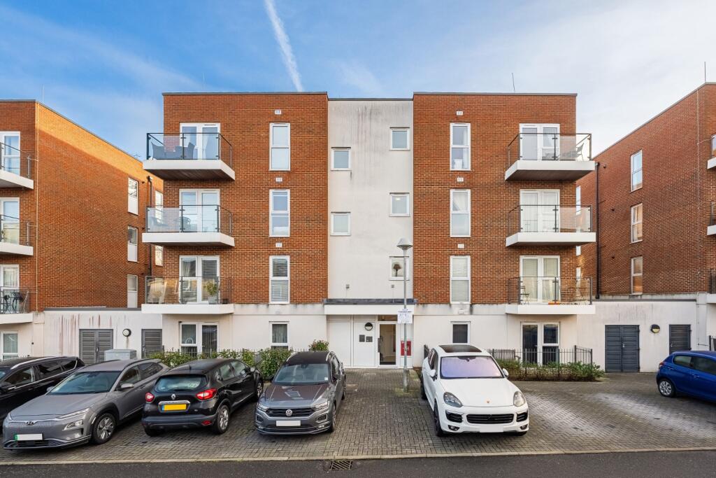 Alcock Crescent, Crayford, Dartford, Kent, DA1