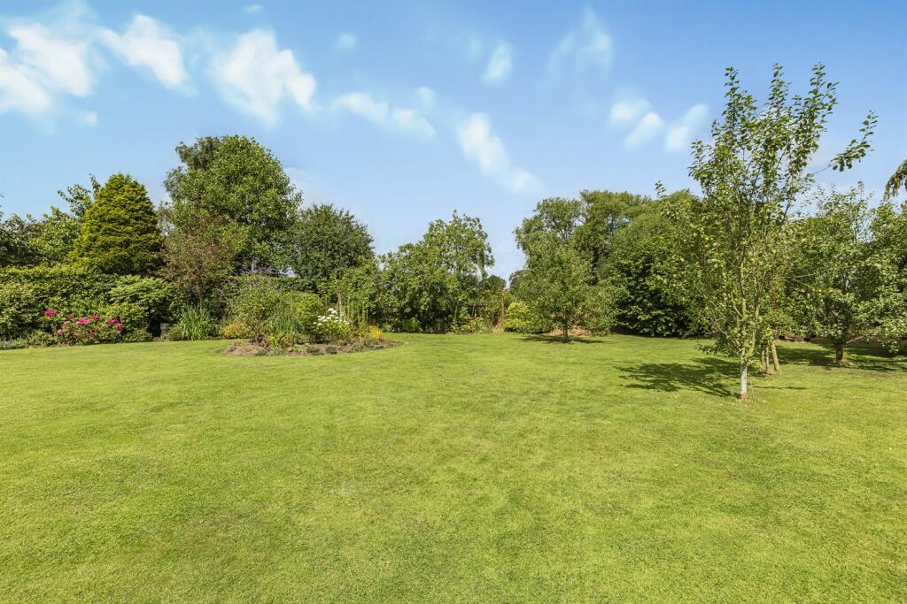 Additional image 38 of Holmes Chapel Road, Lach Dennis