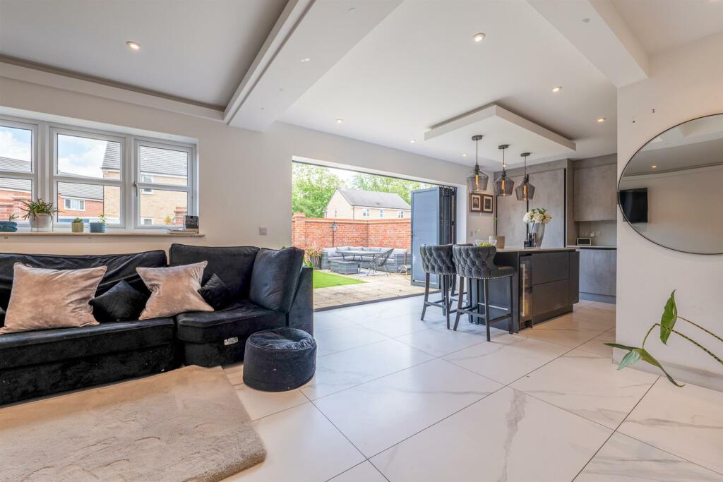 Additional image 3 of Kestrel Row, Southam