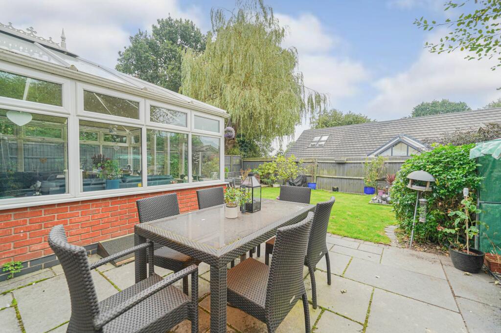 Additional image 18 of Hawthorn Drive, Balsall Common, CV7