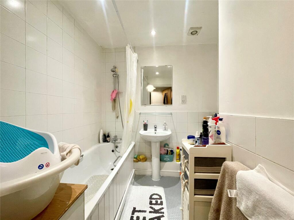 Additional image 3 of Sandpiper Close, Greenhithe, Kent, DA9