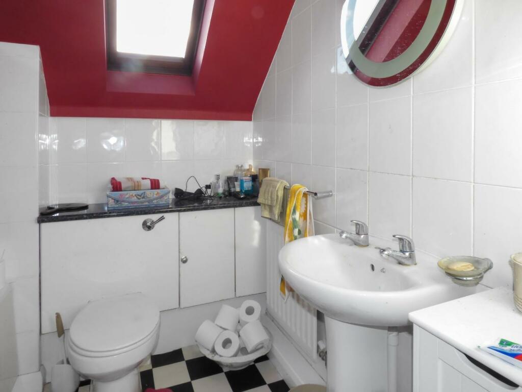 Additional image 9 of Lock Close, Stratford-upon-Avon