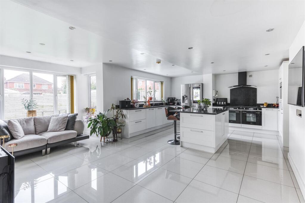 Additional image 31 of Groombridge Crescent, Heatherton Village