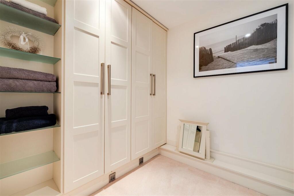 Additional image 18 of Stylish duplex apartment overlooking Vale Royal Abbey golf course