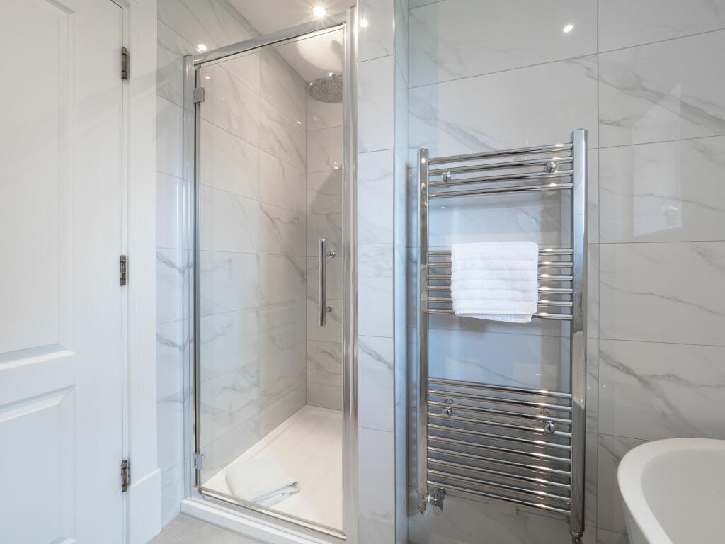 Additional image 21 of The Cedars on the Warwickshire Golf Course Estate in Leek Wootton, Kenilworth