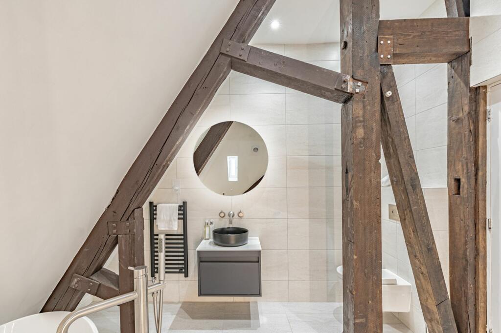 Additional image 18 of Bespoke and luxurious apartment overlooking a lake