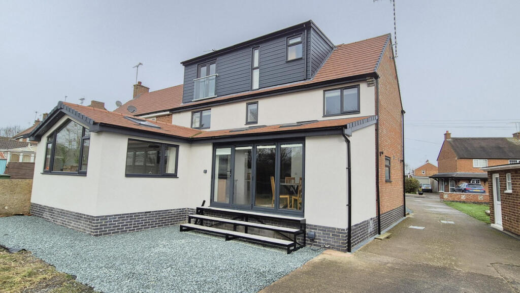 St Michaels Crescent, Stockton, CV47