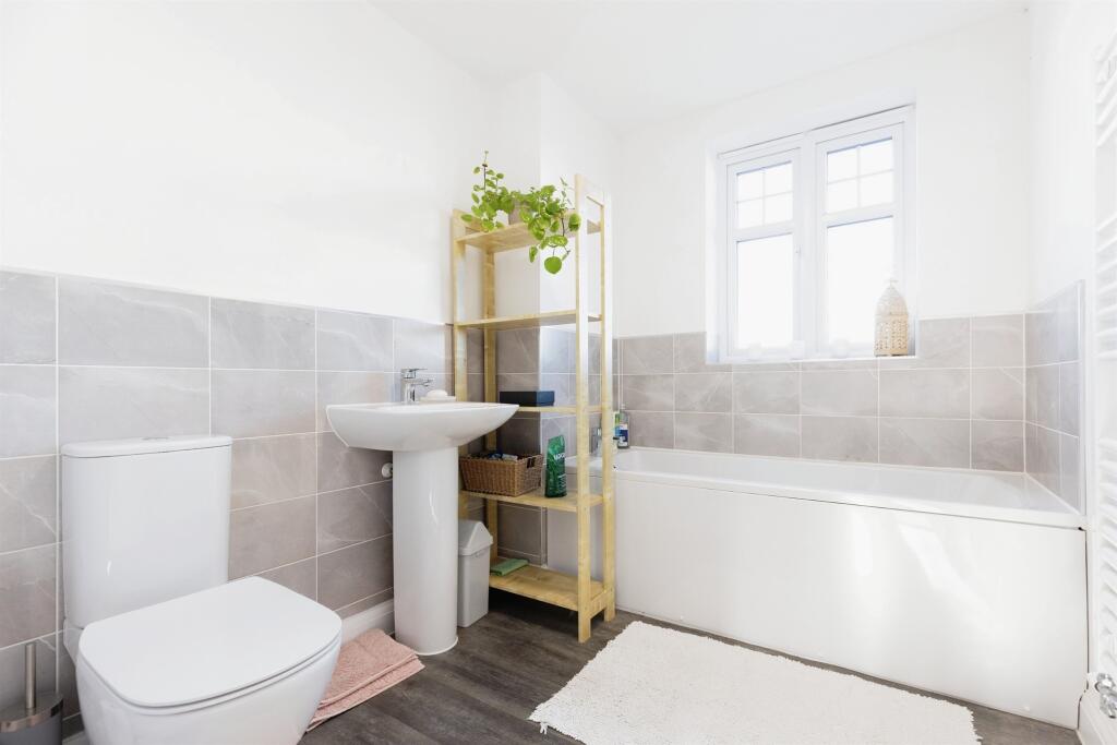 Additional image 7 of Woodhead Road, Warwick